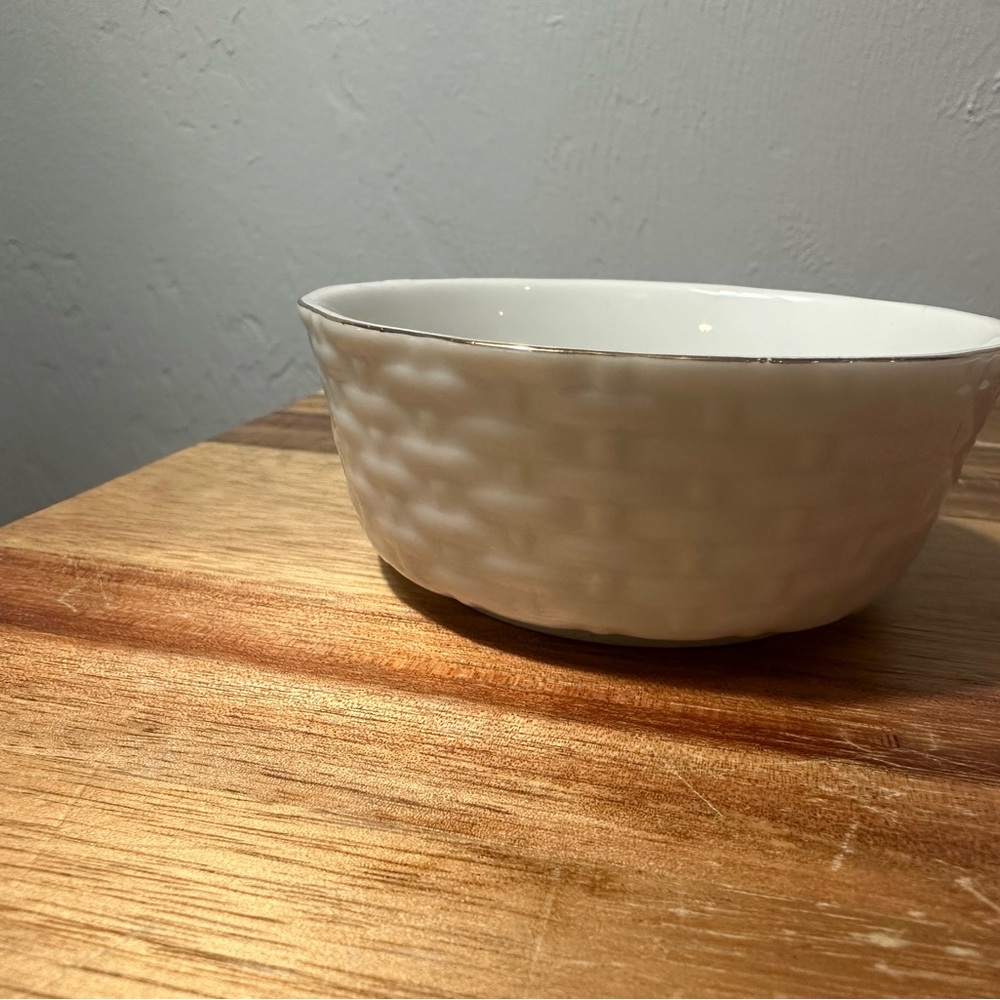 Ceramic Strawberry Serving Bowl and Dish - White with Red Strawberry Motif - Picture 5 of 13